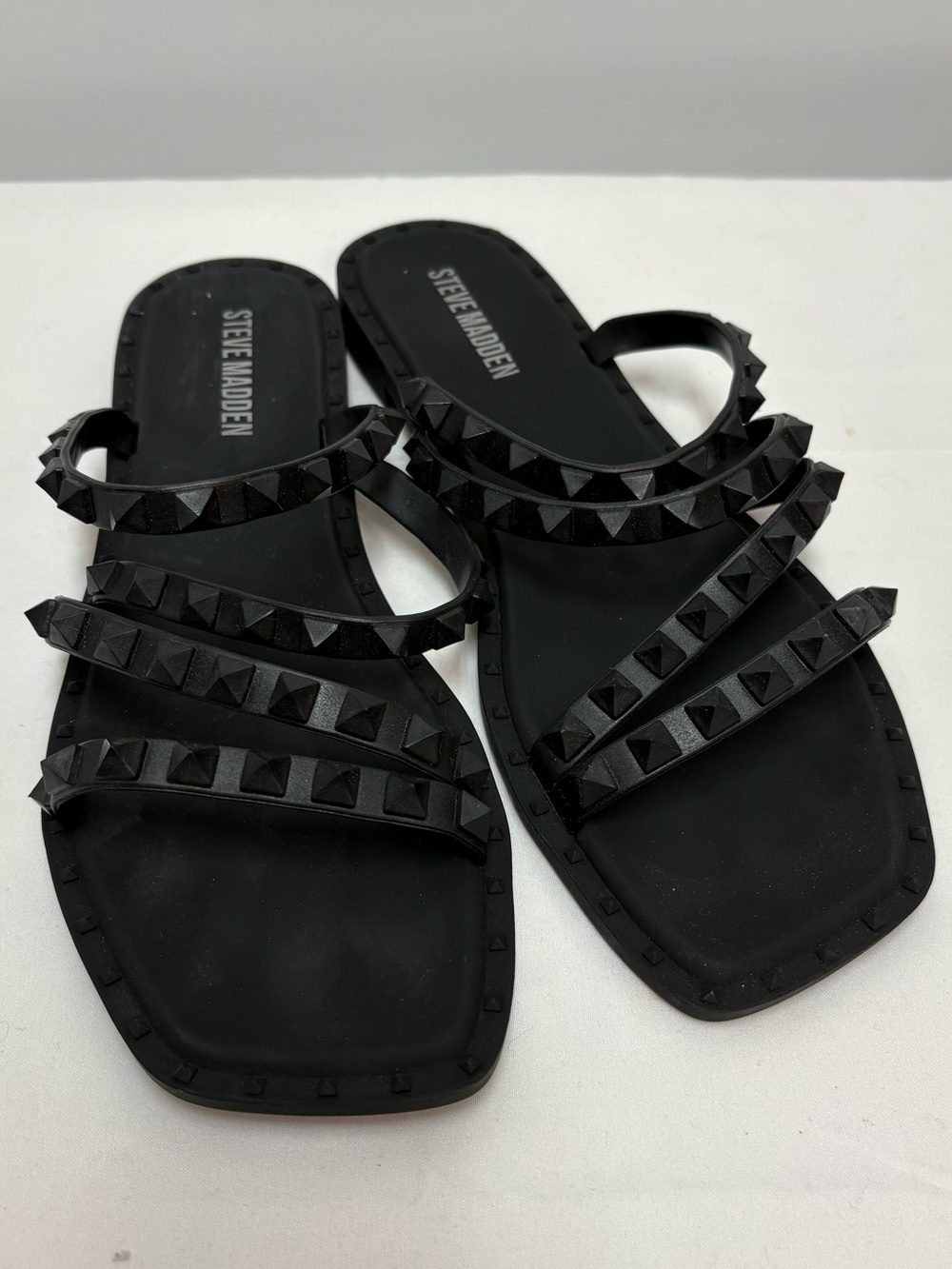 Steve Madden Skyler Black Studded Flat Strappy Sandals - Size 7 BRAND NEW
